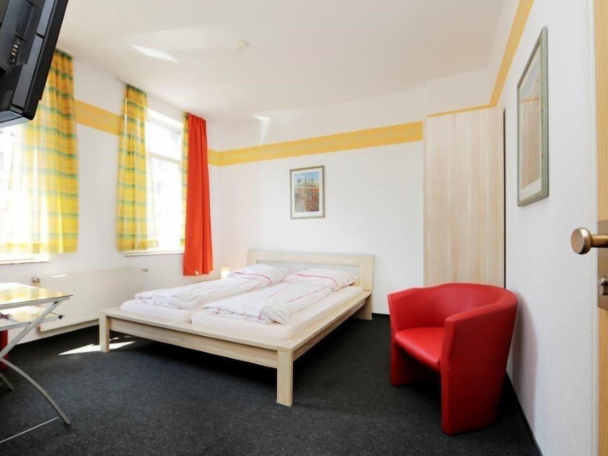 Hotel Goldener Hahn Duisburgo Exterior foto