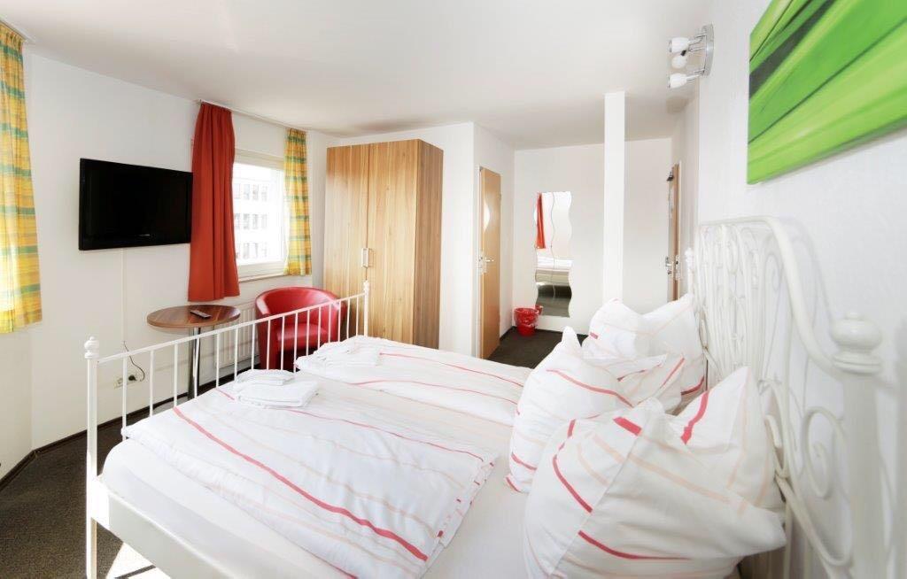 Hotel Goldener Hahn Duisburgo Quarto foto